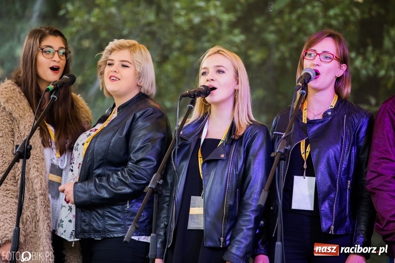 Zdjęcie w galerii na portalu naszraciborz.pl: Młodzi dla Kamerunu, czyli V Spotkanie z Afryką wiadomości z regionu