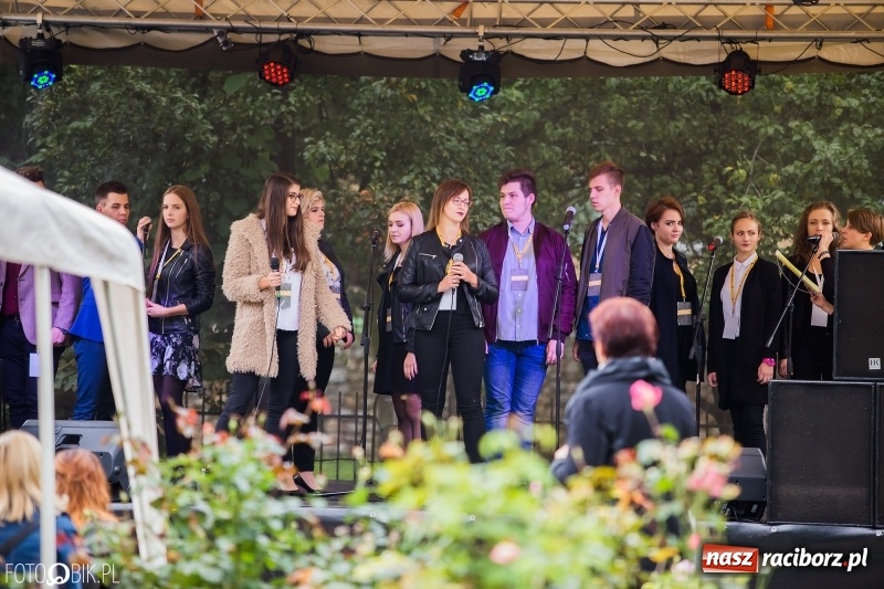 Zdjęcie w galerii na portalu naszraciborz.pl: Młodzi dla Kamerunu, czyli V Spotkanie z Afryką wiadomości z regionu