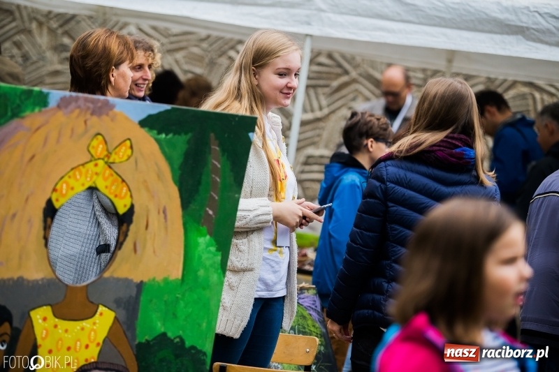 Zdjęcie w galerii na portalu naszraciborz.pl: Młodzi dla Kamerunu, czyli V Spotkanie z Afryką wiadomości z regionu