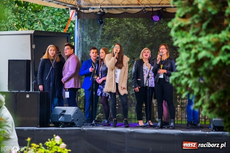 Zdjęcie w galerii na portalu naszraciborz.pl: Młodzi dla Kamerunu, czyli V Spotkanie z Afryką wiadomości z regionu