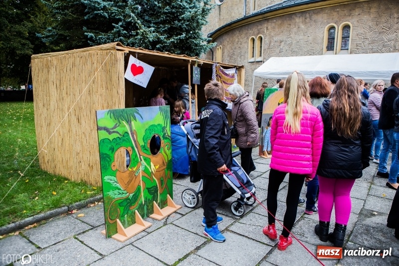 Zdjęcie w galerii na portalu naszraciborz.pl: Młodzi dla Kamerunu, czyli V Spotkanie z Afryką wiadomości z regionu