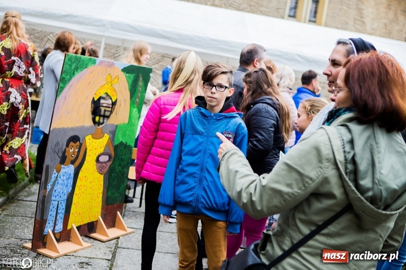 Zdjęcie w galerii na portalu naszraciborz.pl: Młodzi dla Kamerunu, czyli V Spotkanie z Afryką wiadomości z regionu
