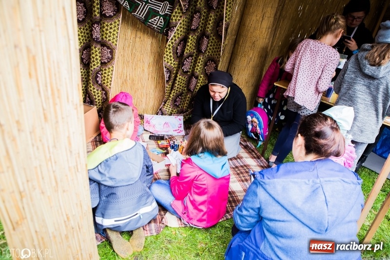 Zdjęcie w galerii na portalu naszraciborz.pl: Młodzi dla Kamerunu, czyli V Spotkanie z Afryką wiadomości z regionu