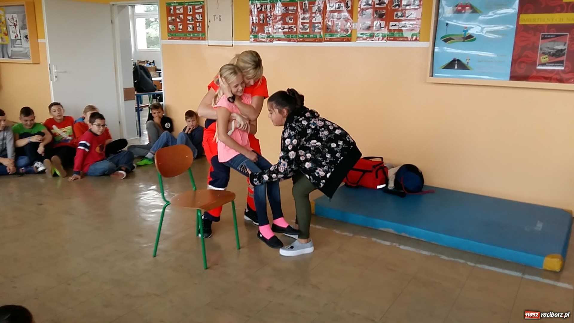 Zdjęcie w galerii na portalu naszraciborz.pl: Akcja EDWARD w Szkole Podstawowej w Krzanowicach wiadomości z regionu