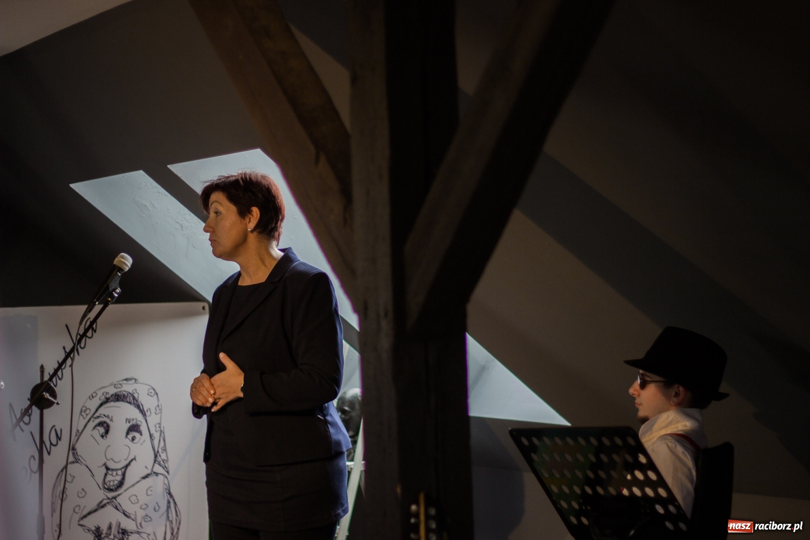 Zdjęcie w galerii na portalu naszraciborz.pl: Poddasze z głową, czyli chwila refleksji przed odlotem  wiadomości z regionu