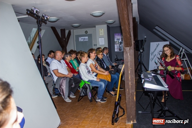 Zdjęcie w galerii na portalu naszraciborz.pl: Poddasze z głową, czyli chwila refleksji przed odlotem  wiadomości z regionu