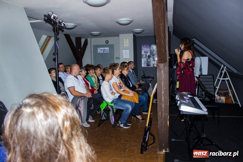 Zdjęcie w galerii na portalu naszraciborz.pl: Poddasze z głową, czyli chwila refleksji przed odlotem  wiadomości z regionu