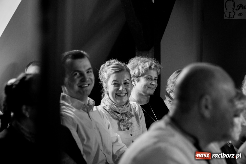 Zdjęcie w galerii na portalu naszraciborz.pl: Poddasze z głową, czyli chwila refleksji przed odlotem  wiadomości z regionu