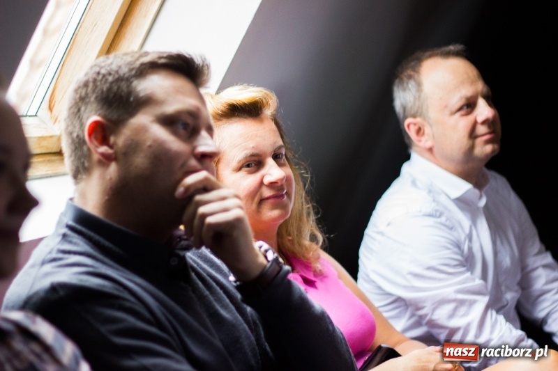 Zdjęcie w galerii na portalu naszraciborz.pl: Poddasze z głową, czyli chwila refleksji przed odlotem  wiadomości z regionu