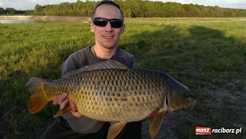 Zdjęcie w galerii na portalu naszraciborz.pl: Taaaka ryba na jesiennych zawodach na Babiczoku wiadomości z regionu