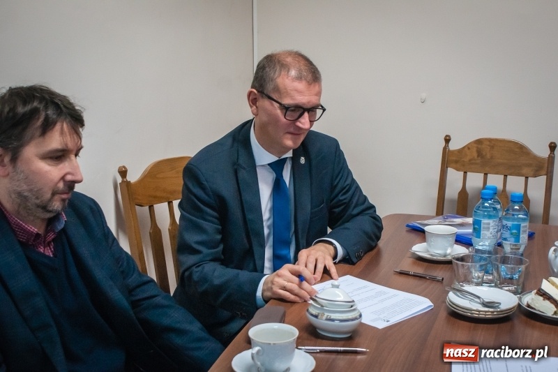 Zdjęcie w galerii na portalu naszraciborz.pl: II LO podpisało umowę o współpracy z Wydziałem Polonistyki Uniwersytetu Jagiellońskiego wiadomości z regionu