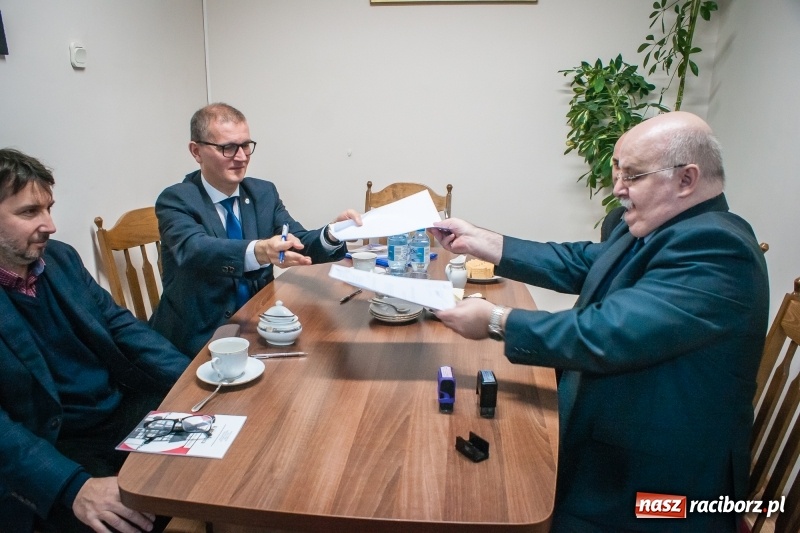 Zdjęcie w galerii na portalu naszraciborz.pl: II LO podpisało umowę o współpracy z Wydziałem Polonistyki Uniwersytetu Jagiellońskiego wiadomości z regionu