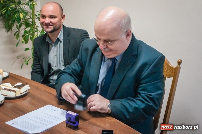 Zdjęcie w galerii na portalu naszraciborz.pl: II LO podpisało umowę o współpracy z Wydziałem Polonistyki Uniwersytetu Jagiellońskiego wiadomości z regionu