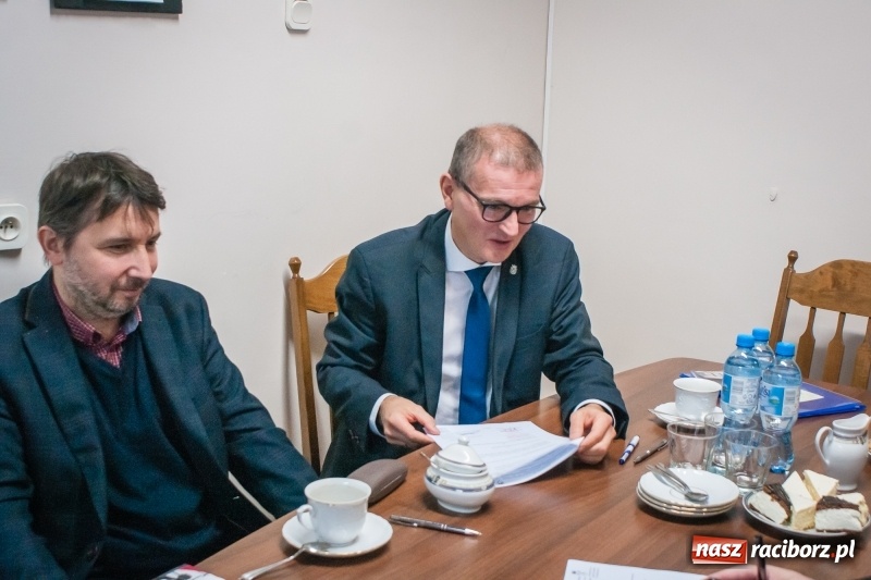 Zdjęcie w galerii na portalu naszraciborz.pl: II LO podpisało umowę o współpracy z Wydziałem Polonistyki Uniwersytetu Jagiellońskiego wiadomości z regionu