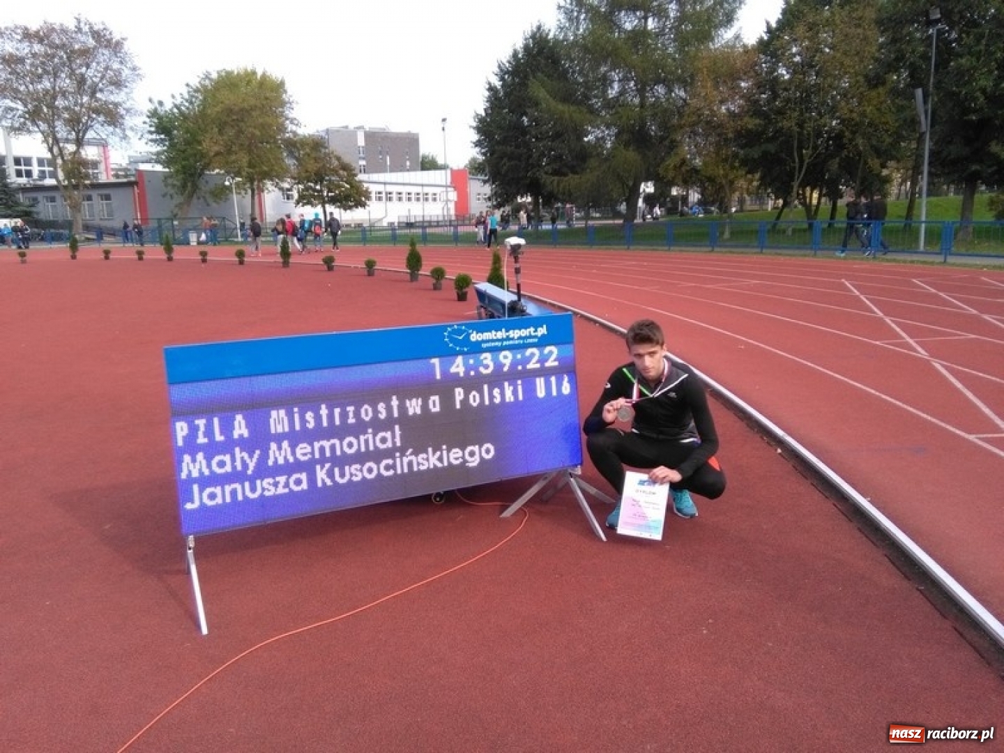 Zdjęcie w galerii na portalu naszraciborz.pl: Lekka atletyka. Dwa medale młodzików Gimnazjum Mistrzostwa Sportowego wiadomości z regionu