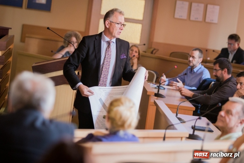 Zdjęcie w galerii na portalu naszraciborz.pl: Skandynawska prostota kontra baśniowy klimat. Raciborzanie dyskutowali o ul. Długiej wiadomości z regionu