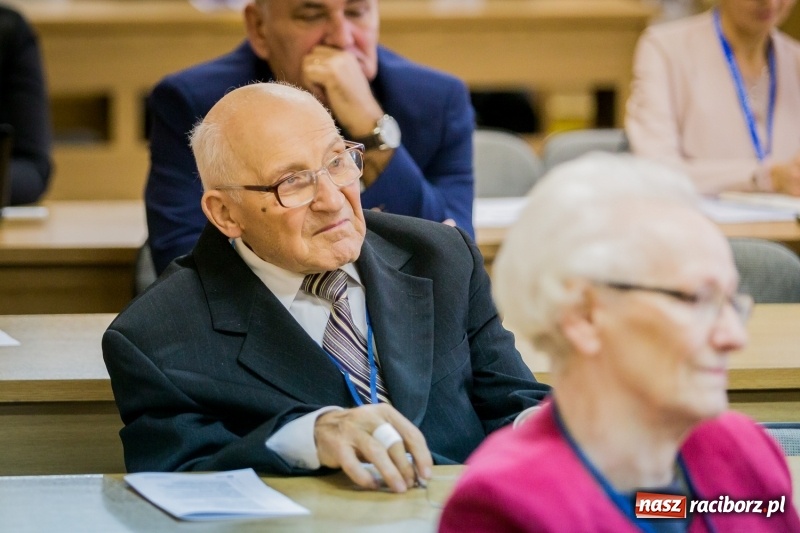 Zdjęcie w galerii na portalu naszraciborz.pl: Konferencja naukowa na 70-lecie kształcenia nauczycieli w murach raciborskiej Uczelni wiadomości z regionu