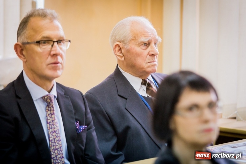 Zdjęcie w galerii na portalu naszraciborz.pl: Konferencja naukowa na 70-lecie kształcenia nauczycieli w murach raciborskiej Uczelni wiadomości z regionu