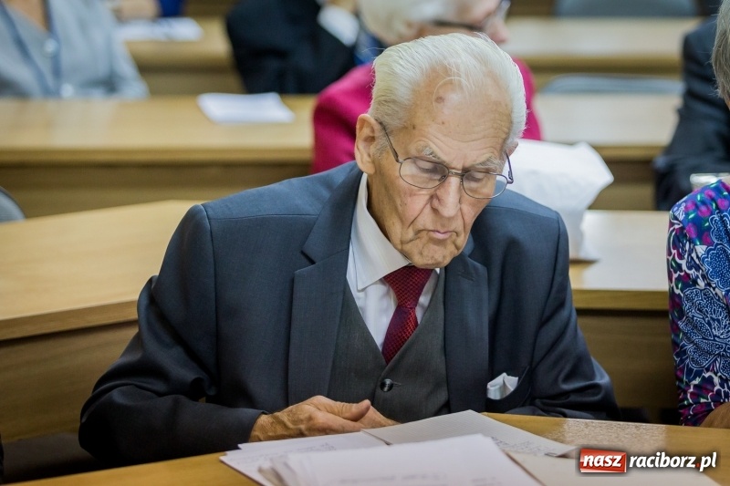 Zdjęcie w galerii na portalu naszraciborz.pl: Konferencja naukowa na 70-lecie kształcenia nauczycieli w murach raciborskiej Uczelni wiadomości z regionu