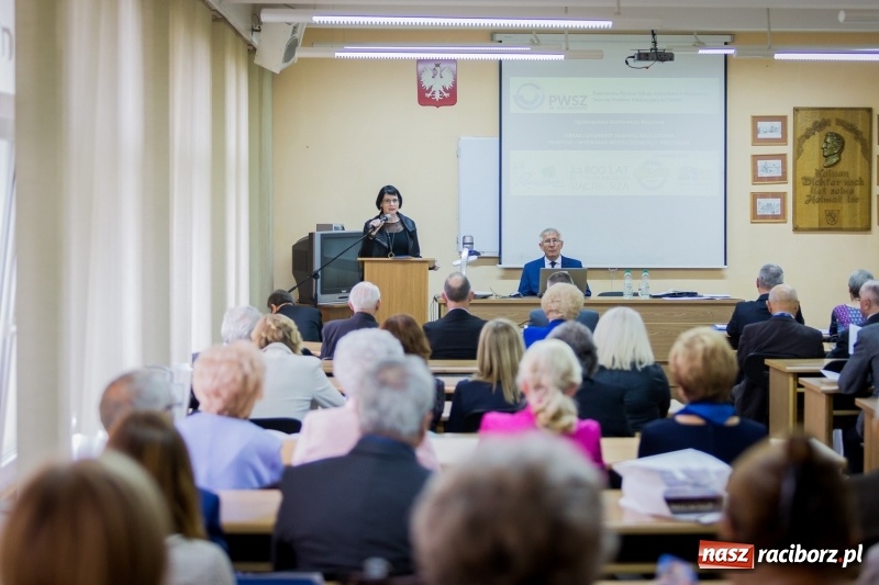 Zdjęcie w galerii na portalu naszraciborz.pl: Konferencja naukowa na 70-lecie kształcenia nauczycieli w murach raciborskiej Uczelni wiadomości z regionu
