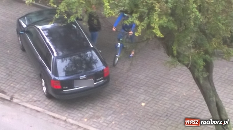 Zdjęcie w galerii na portalu naszraciborz.pl: Po co utrudniać życie innym jak miejsca do parkowania było dość wiadomości z regionu