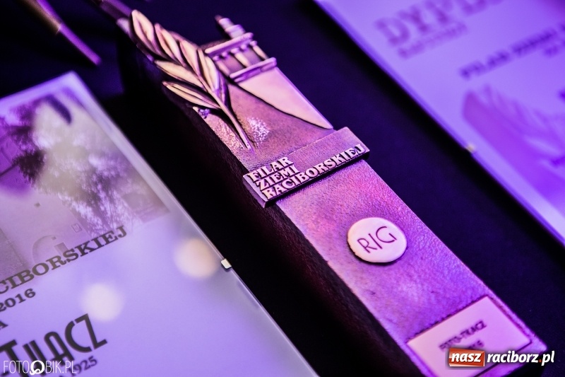 Zdjęcie w galerii na portalu naszraciborz.pl: Wręczono Filary Ziemi Raciborskiej. Gala w hotelu Racibor wiadomości z regionu