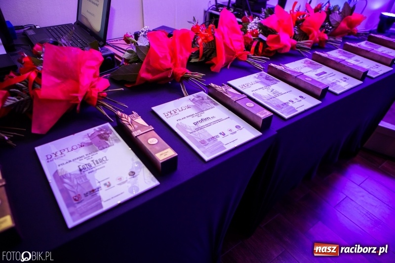 Zdjęcie w galerii na portalu naszraciborz.pl: Wręczono Filary Ziemi Raciborskiej. Gala w hotelu Racibor wiadomości z regionu