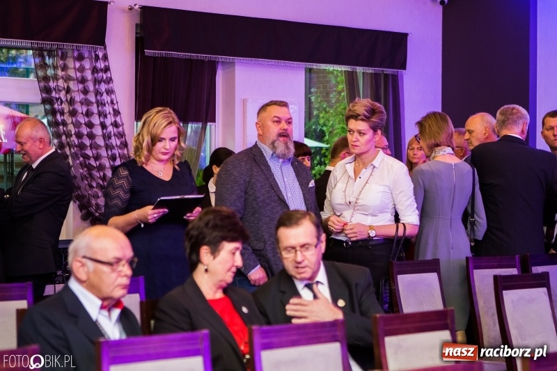 Zdjęcie w galerii na portalu naszraciborz.pl: Wręczono Filary Ziemi Raciborskiej. Gala w hotelu Racibor wiadomości z regionu
