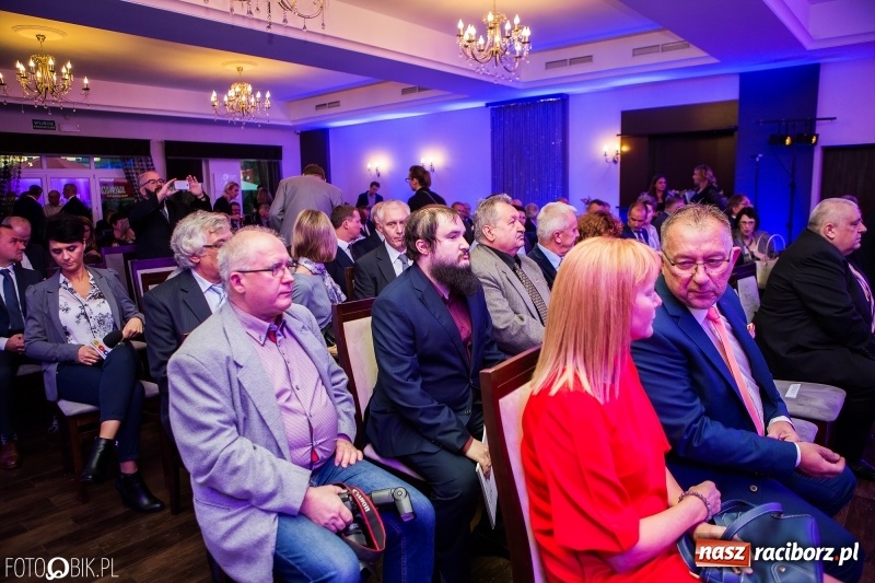 Zdjęcie w galerii na portalu naszraciborz.pl: Wręczono Filary Ziemi Raciborskiej. Gala w hotelu Racibor wiadomości z regionu