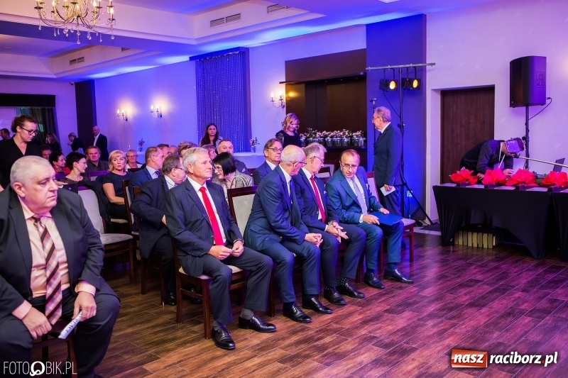 Zdjęcie w galerii na portalu naszraciborz.pl: Wręczono Filary Ziemi Raciborskiej. Gala w hotelu Racibor wiadomości z regionu