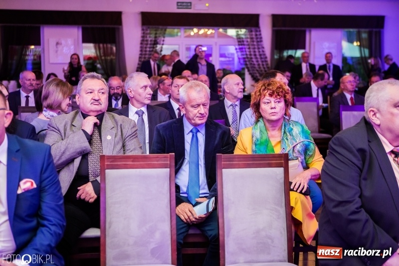 Zdjęcie w galerii na portalu naszraciborz.pl: Wręczono Filary Ziemi Raciborskiej. Gala w hotelu Racibor wiadomości z regionu