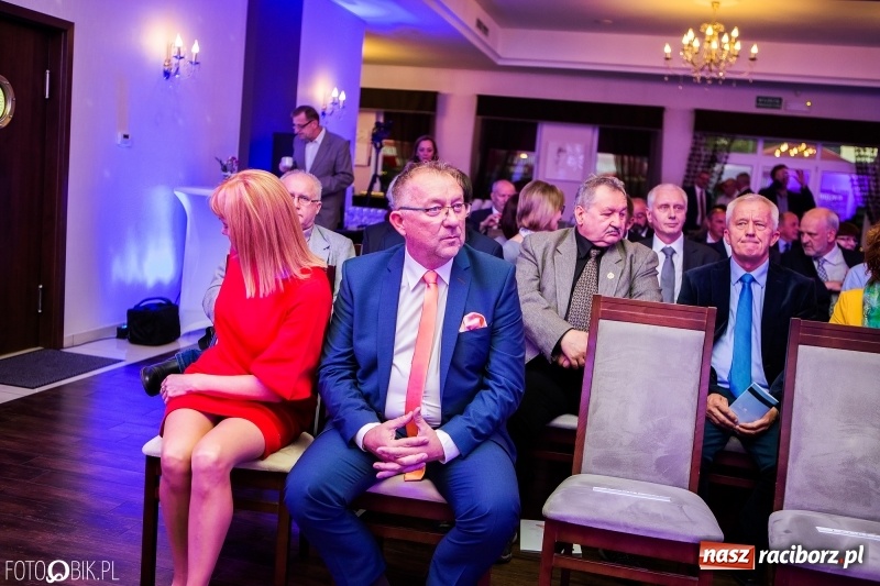 Zdjęcie w galerii na portalu naszraciborz.pl: Wręczono Filary Ziemi Raciborskiej. Gala w hotelu Racibor wiadomości z regionu