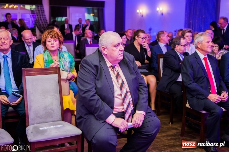 Zdjęcie w galerii na portalu naszraciborz.pl: Wręczono Filary Ziemi Raciborskiej. Gala w hotelu Racibor wiadomości z regionu