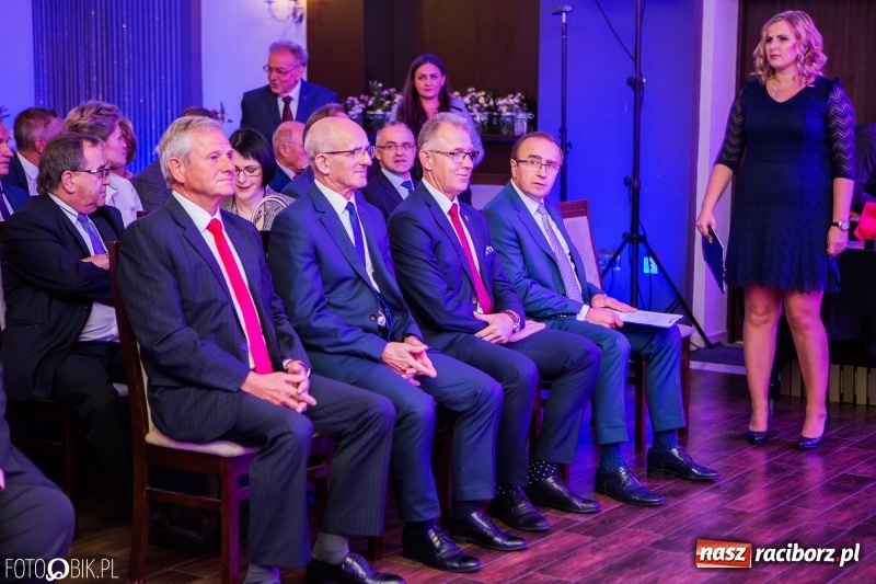 Zdjęcie w galerii na portalu naszraciborz.pl: Wręczono Filary Ziemi Raciborskiej. Gala w hotelu Racibor wiadomości z regionu