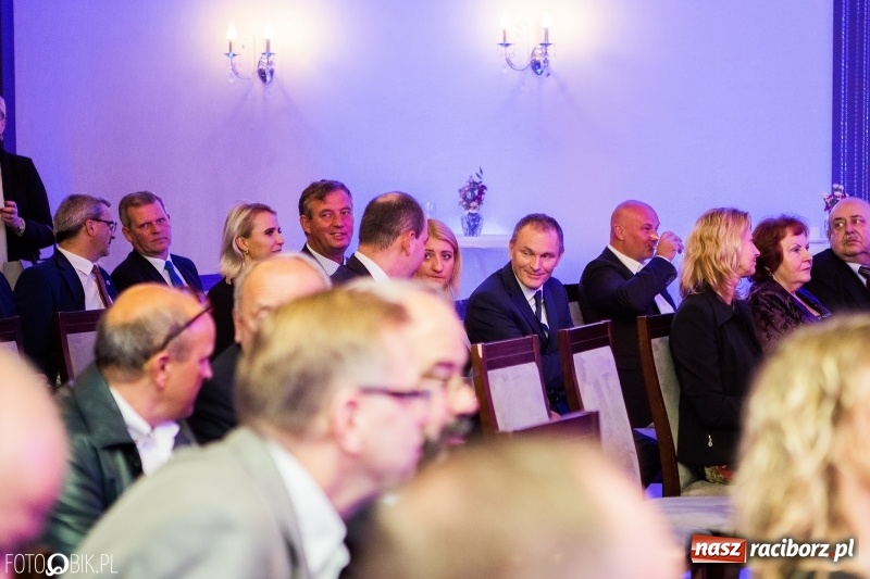 Zdjęcie w galerii na portalu naszraciborz.pl: Wręczono Filary Ziemi Raciborskiej. Gala w hotelu Racibor wiadomości z regionu