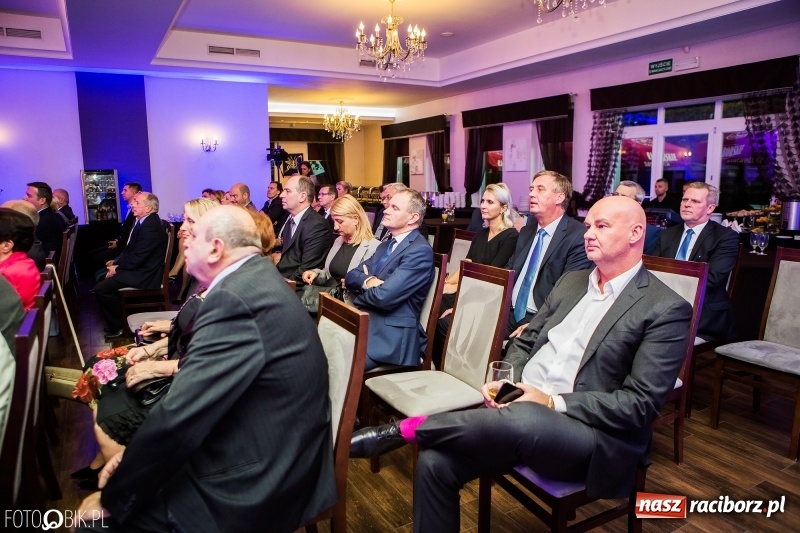 Zdjęcie w galerii na portalu naszraciborz.pl: Wręczono Filary Ziemi Raciborskiej. Gala w hotelu Racibor wiadomości z regionu