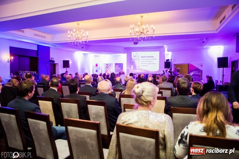 Zdjęcie w galerii na portalu naszraciborz.pl: Wręczono Filary Ziemi Raciborskiej. Gala w hotelu Racibor wiadomości z regionu