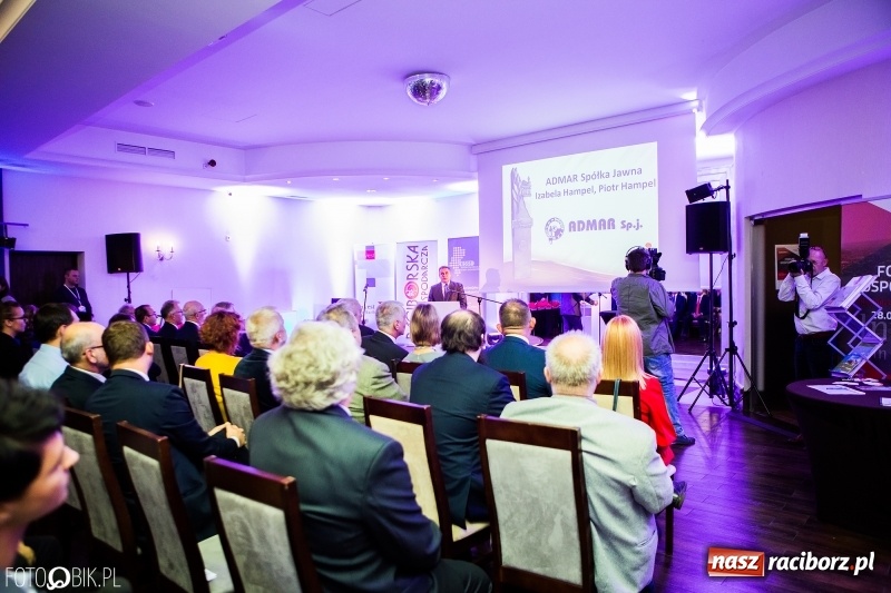 Zdjęcie w galerii na portalu naszraciborz.pl: Wręczono Filary Ziemi Raciborskiej. Gala w hotelu Racibor wiadomości z regionu