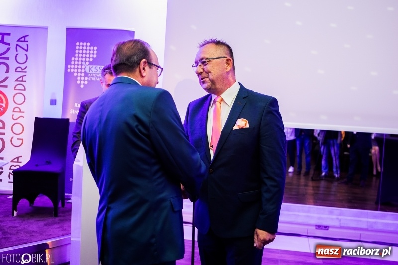 Zdjęcie w galerii na portalu naszraciborz.pl: Wręczono Filary Ziemi Raciborskiej. Gala w hotelu Racibor wiadomości z regionu