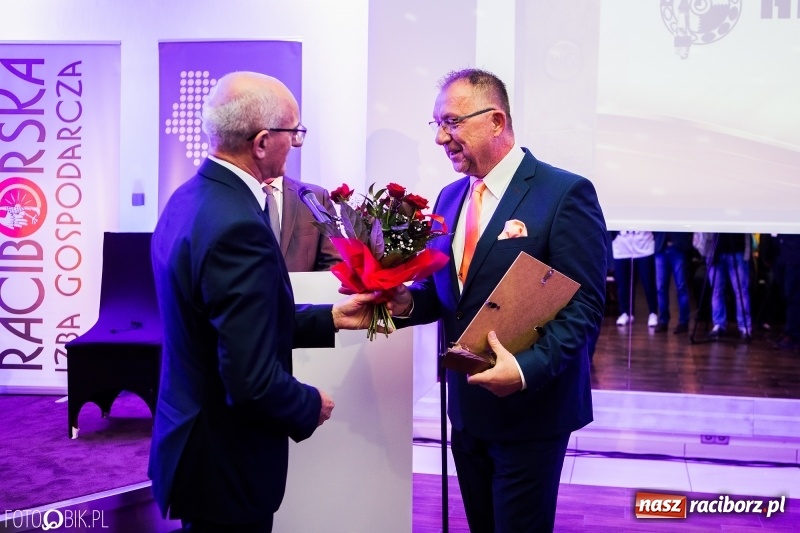 Zdjęcie w galerii na portalu naszraciborz.pl: Wręczono Filary Ziemi Raciborskiej. Gala w hotelu Racibor wiadomości z regionu