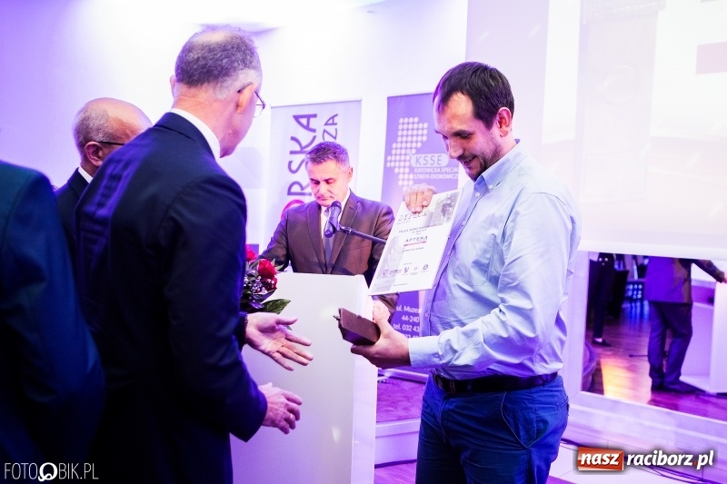 Zdjęcie w galerii na portalu naszraciborz.pl: Wręczono Filary Ziemi Raciborskiej. Gala w hotelu Racibor wiadomości z regionu