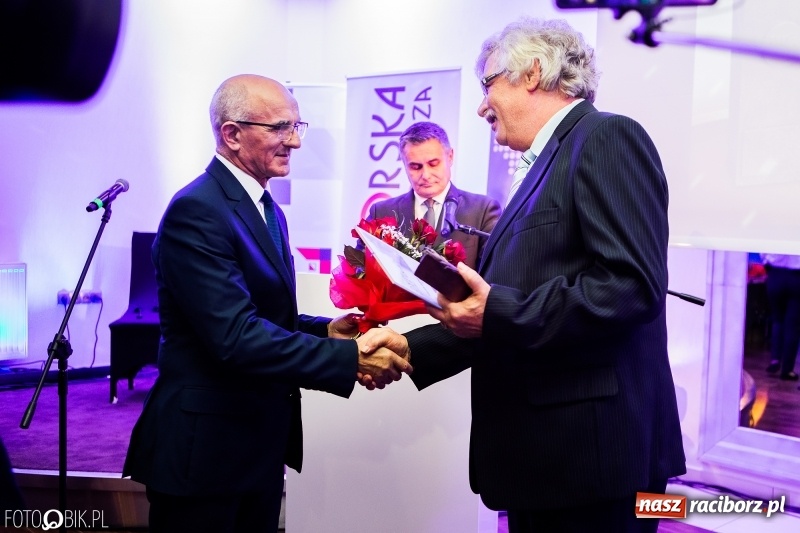 Zdjęcie w galerii na portalu naszraciborz.pl: Wręczono Filary Ziemi Raciborskiej. Gala w hotelu Racibor wiadomości z regionu