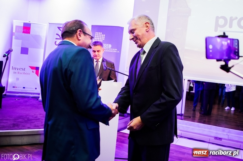 Zdjęcie w galerii na portalu naszraciborz.pl: Wręczono Filary Ziemi Raciborskiej. Gala w hotelu Racibor wiadomości z regionu