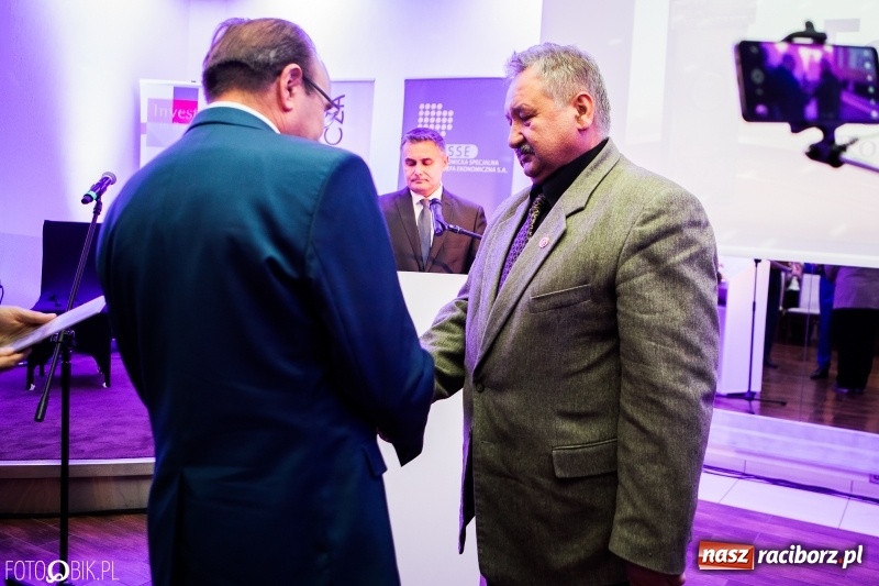 Zdjęcie w galerii na portalu naszraciborz.pl: Wręczono Filary Ziemi Raciborskiej. Gala w hotelu Racibor wiadomości z regionu