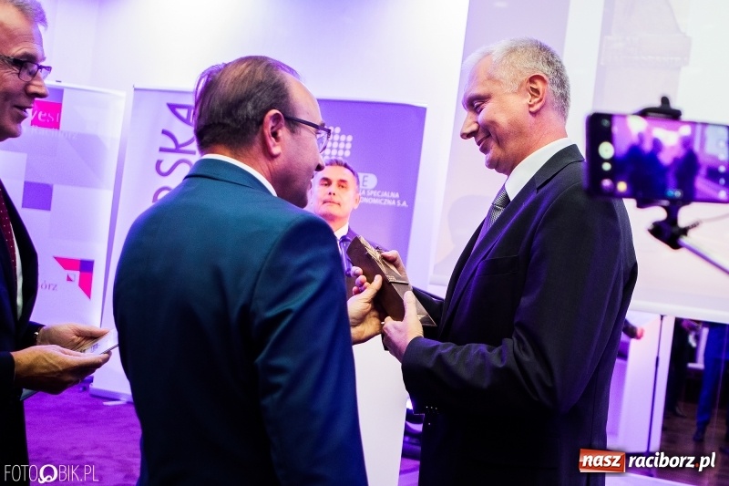 Zdjęcie w galerii na portalu naszraciborz.pl: Wręczono Filary Ziemi Raciborskiej. Gala w hotelu Racibor wiadomości z regionu