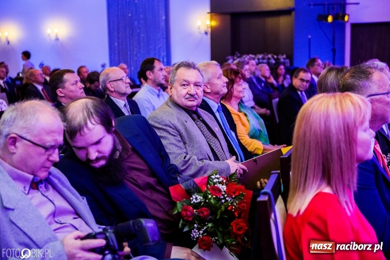 Zdjęcie w galerii na portalu naszraciborz.pl: Wręczono Filary Ziemi Raciborskiej. Gala w hotelu Racibor wiadomości z regionu