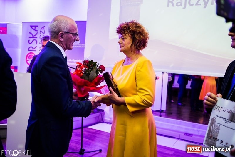 Zdjęcie w galerii na portalu naszraciborz.pl: Wręczono Filary Ziemi Raciborskiej. Gala w hotelu Racibor wiadomości z regionu