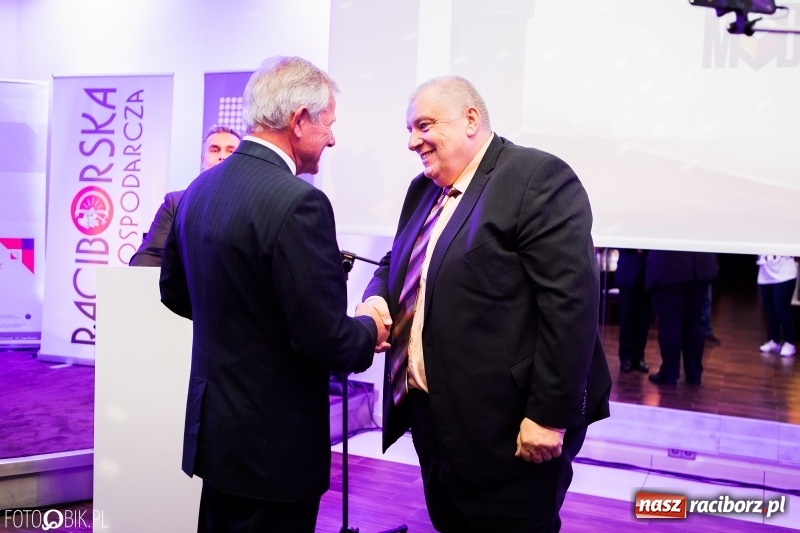 Zdjęcie w galerii na portalu naszraciborz.pl: Wręczono Filary Ziemi Raciborskiej. Gala w hotelu Racibor wiadomości z regionu