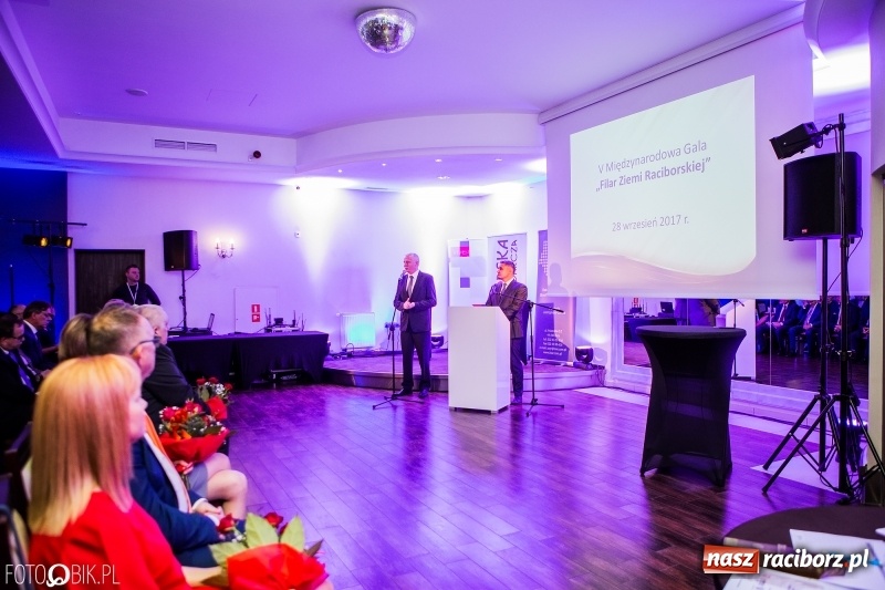 Zdjęcie w galerii na portalu naszraciborz.pl: Wręczono Filary Ziemi Raciborskiej. Gala w hotelu Racibor wiadomości z regionu