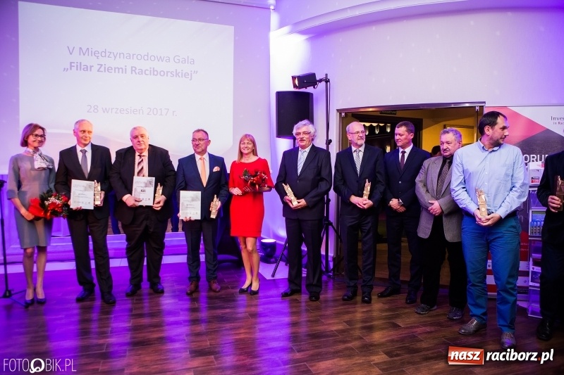 Zdjęcie w galerii na portalu naszraciborz.pl: Wręczono Filary Ziemi Raciborskiej. Gala w hotelu Racibor wiadomości z regionu